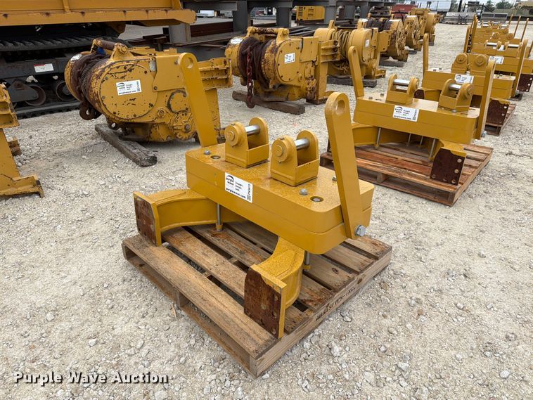 image for item FN3872 Caterpillar D6 dozer drawbar