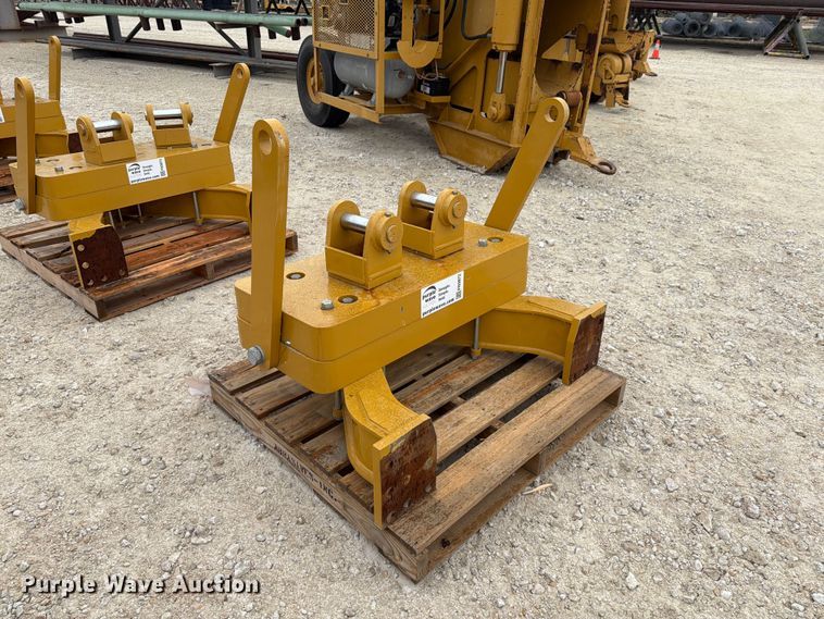image for item FN3872 Caterpillar D6 dozer drawbar