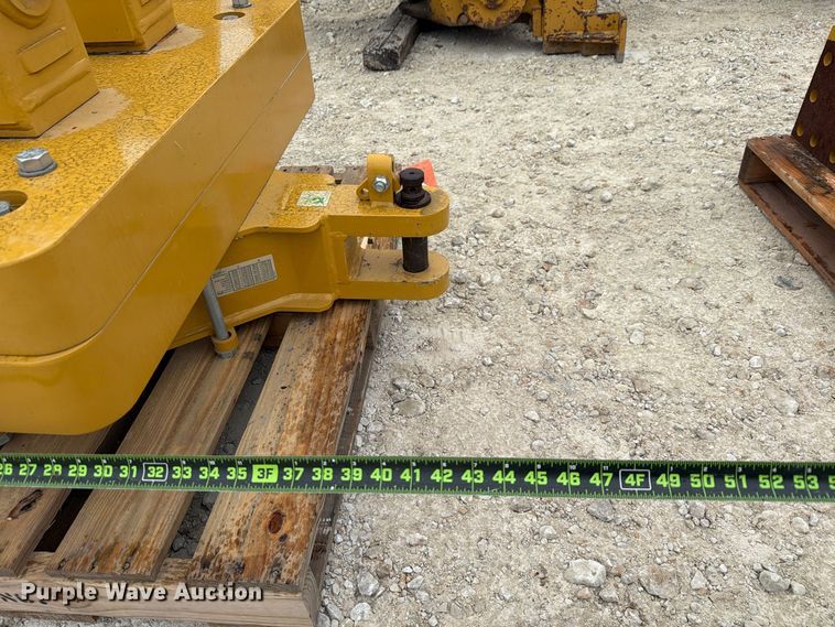 image for item FN3872 Caterpillar D6 dozer drawbar