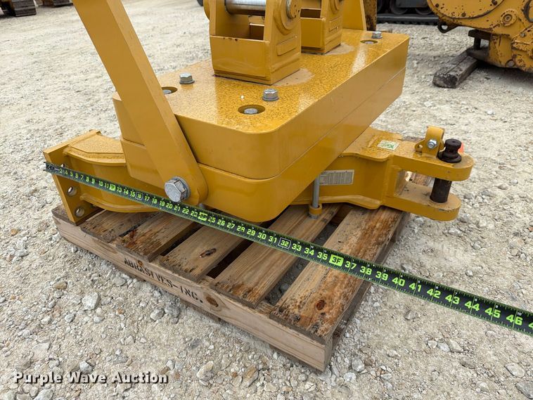 image for item FN3872 Caterpillar D6 dozer drawbar