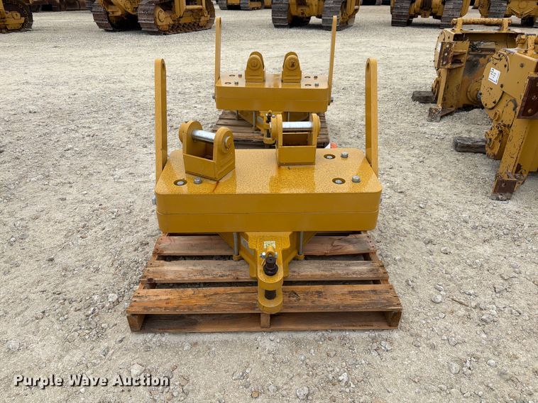 image for item FN3873 Caterpillar D6 dozer drawbar