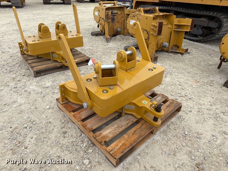 image for item FN3873 Caterpillar D6 dozer drawbar