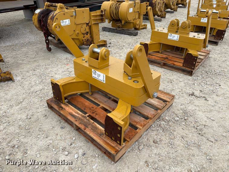 image for item FN3873 Caterpillar D6 dozer drawbar