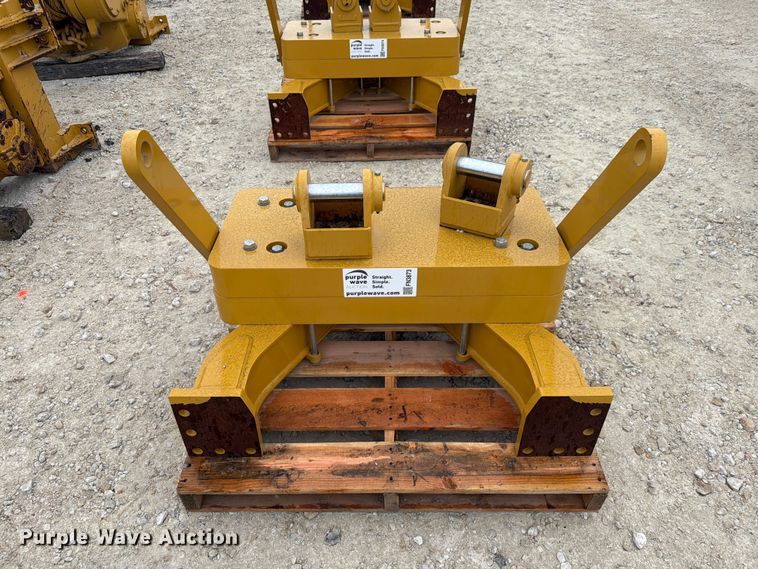 image for item FN3873 Caterpillar D6 dozer drawbar