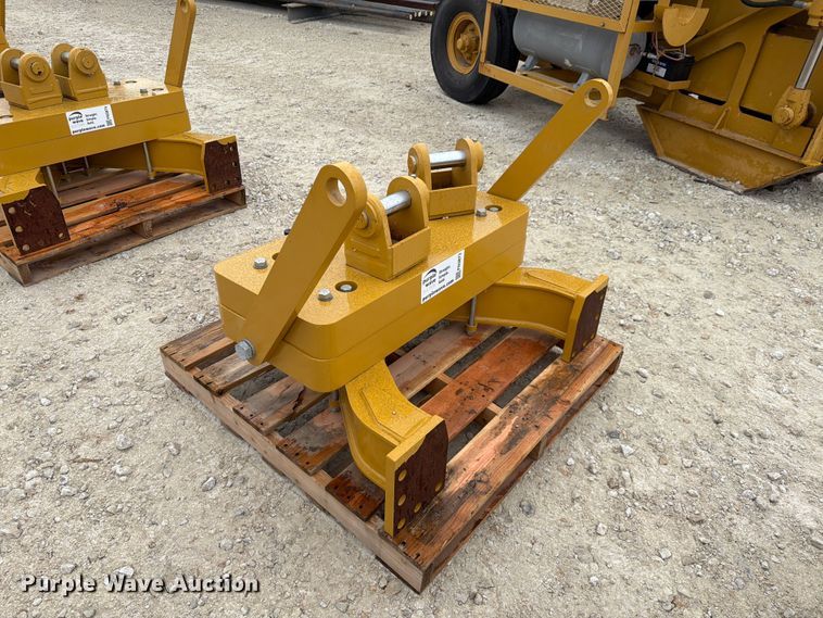 image for item FN3873 Caterpillar D6 dozer drawbar