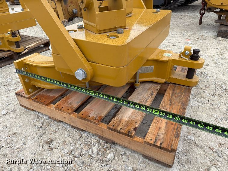 image for item FN3873 Caterpillar D6 dozer drawbar