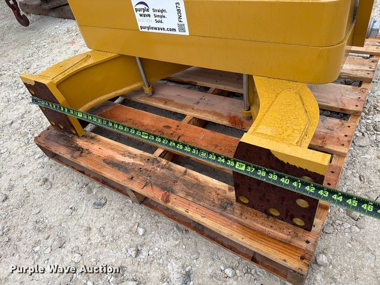 image for item FN3873 Caterpillar D6 dozer drawbar