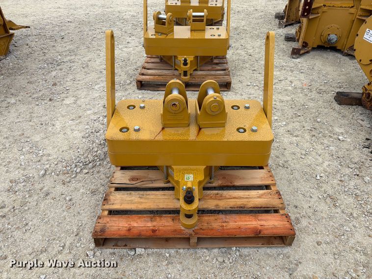 image for item FN3874 Caterpillar D6 dozer drawbar