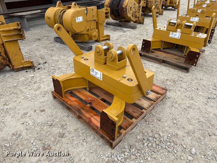 image for item FN3874 Caterpillar D6 dozer drawbar