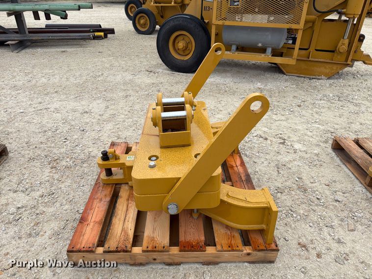 image for item FN3874 Caterpillar D6 dozer drawbar
