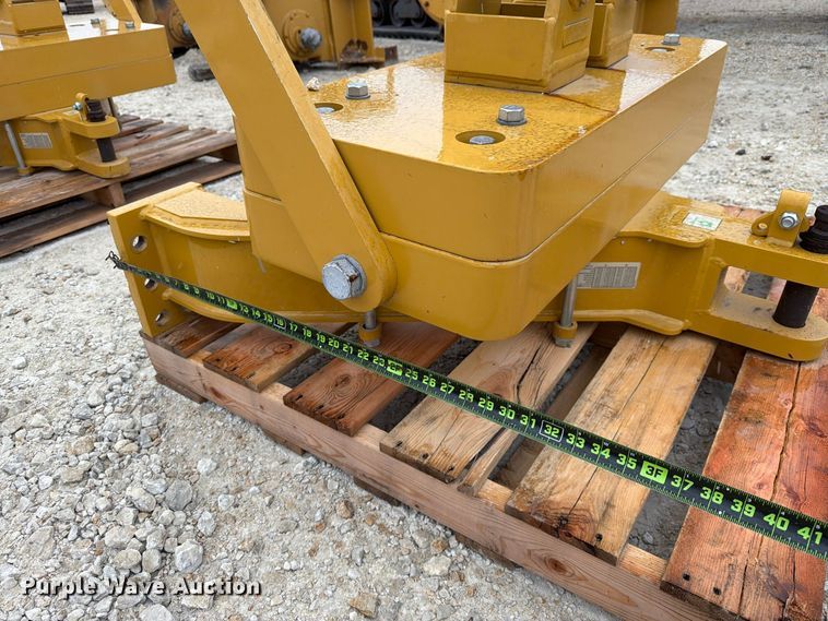 image for item FN3874 Caterpillar D6 dozer drawbar