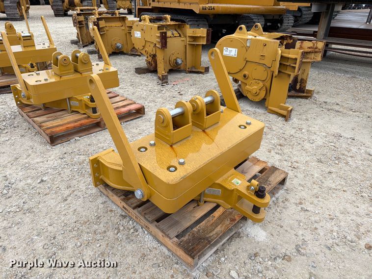 image for item FN3875 Caterpillar D6 dozer drawbar