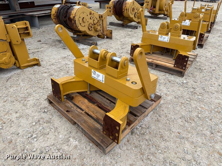 image for item FN3875 Caterpillar D6 dozer drawbar