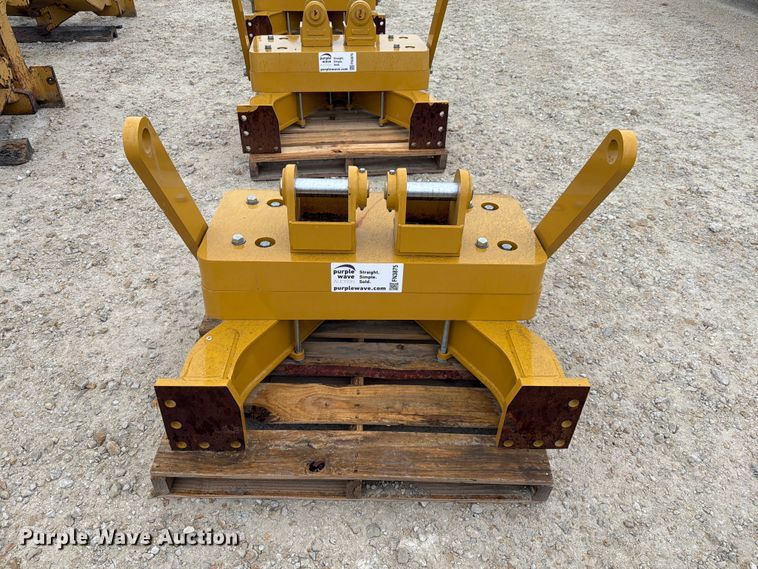 image for item FN3875 Caterpillar D6 dozer drawbar