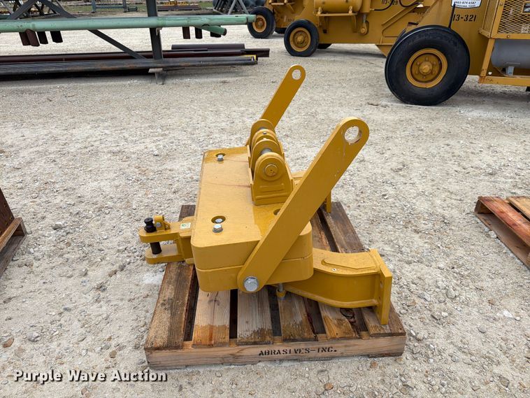 image for item FN3875 Caterpillar D6 dozer drawbar