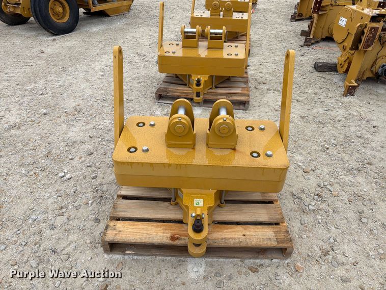 image for item FN3876 Caterpillar D6 dozer drawbar
