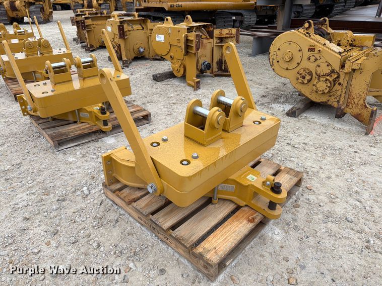 image for item FN3876 Caterpillar D6 dozer drawbar