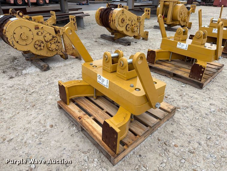 image for item FN3876 Caterpillar D6 dozer drawbar