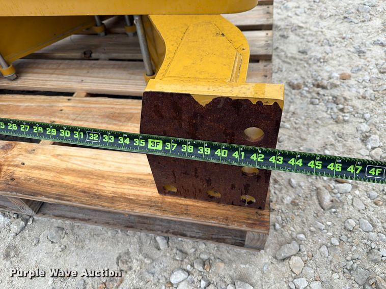 image for item FN3876 Caterpillar D6 dozer drawbar