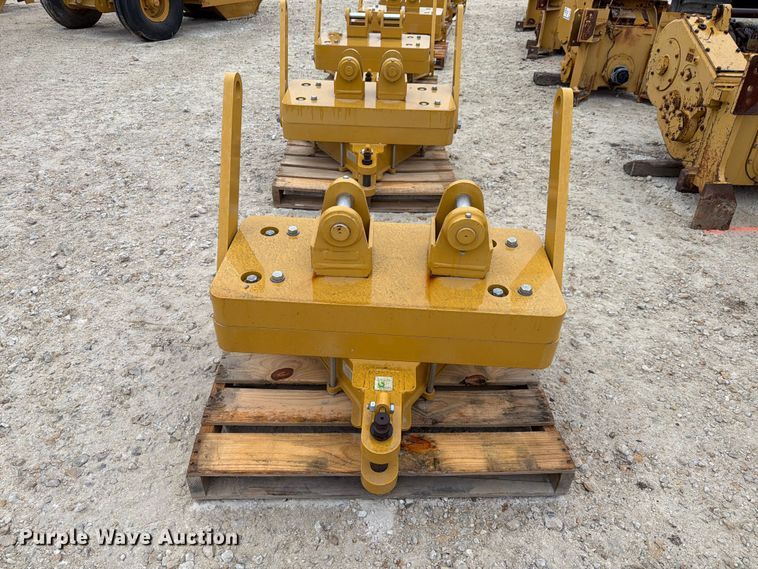 image for item FN3877 Caterpillar D6 dozer drawbar