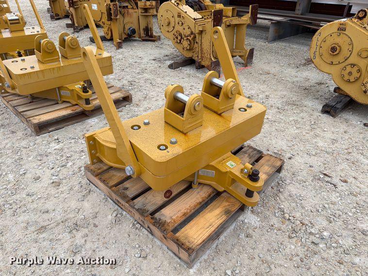 image for item FN3877 Caterpillar D6 dozer drawbar
