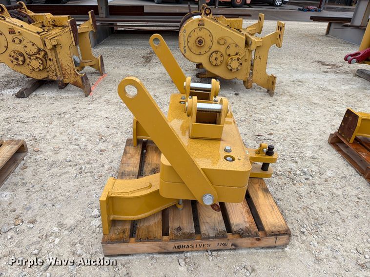 image for item FN3877 Caterpillar D6 dozer drawbar