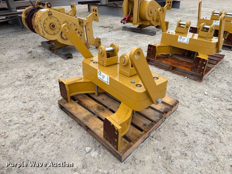 image for item FN3877 Caterpillar D6 dozer drawbar
