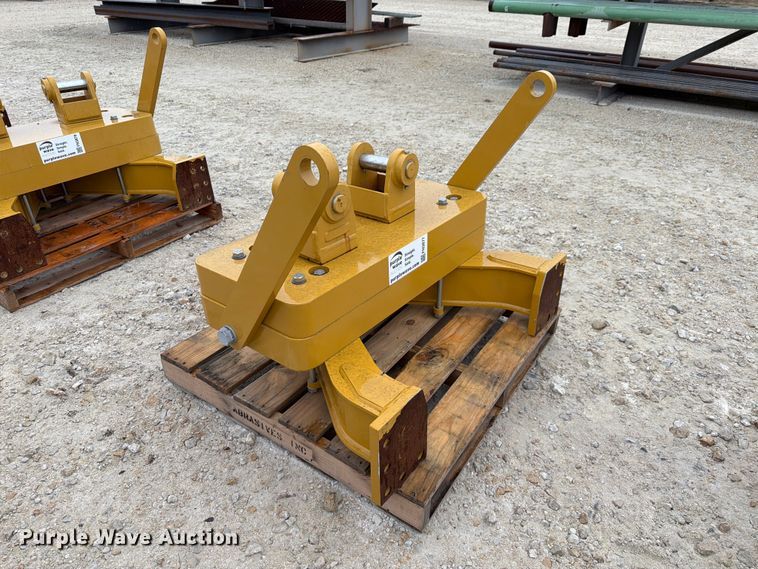 image for item FN3877 Caterpillar D6 dozer drawbar