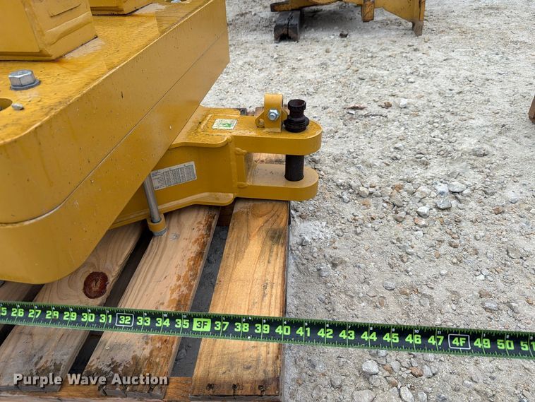 image for item FN3877 Caterpillar D6 dozer drawbar