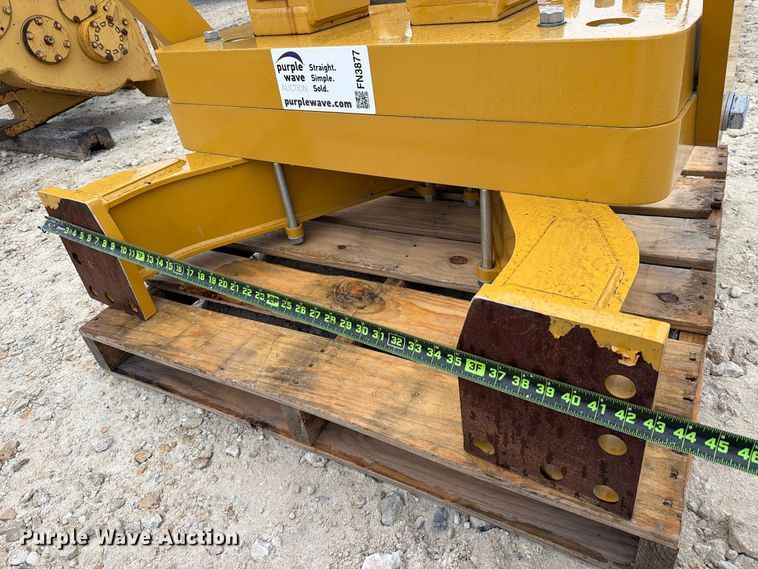 image for item FN3877 Caterpillar D6 dozer drawbar