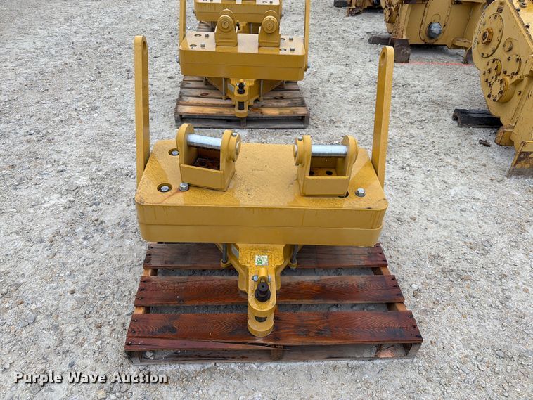 image for item FN3878 Caterpillar D6 dozer drawbar