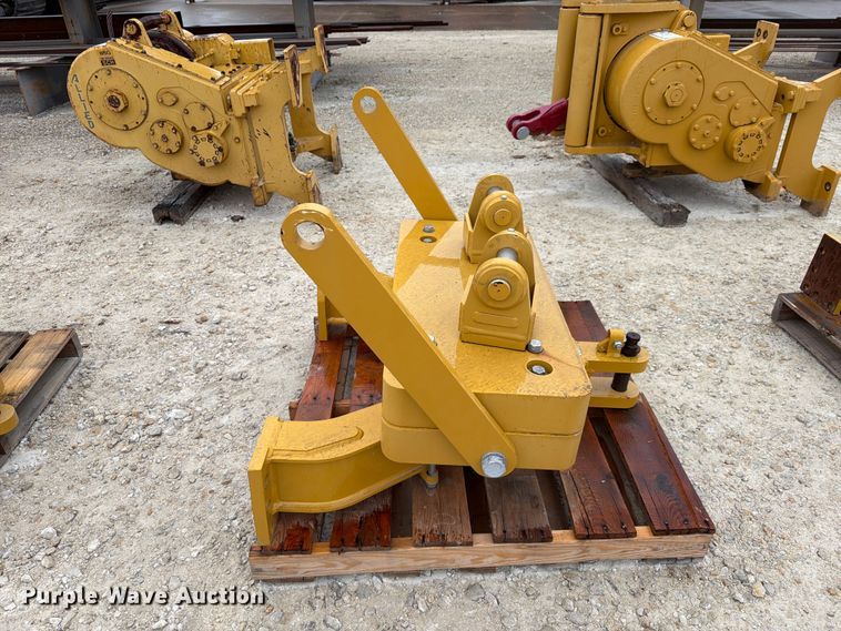 image for item FN3878 Caterpillar D6 dozer drawbar