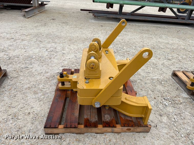 image for item FN3878 Caterpillar D6 dozer drawbar