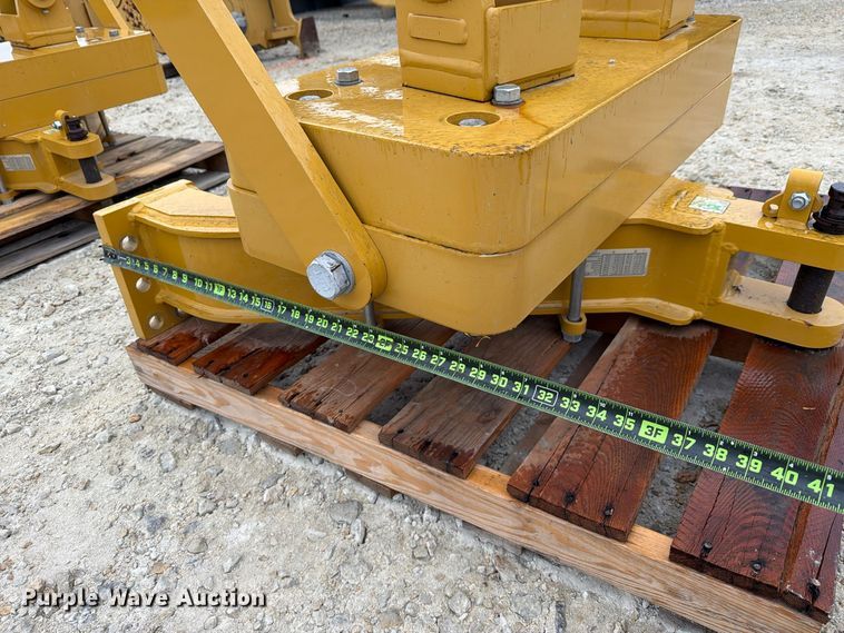 image for item FN3878 Caterpillar D6 dozer drawbar