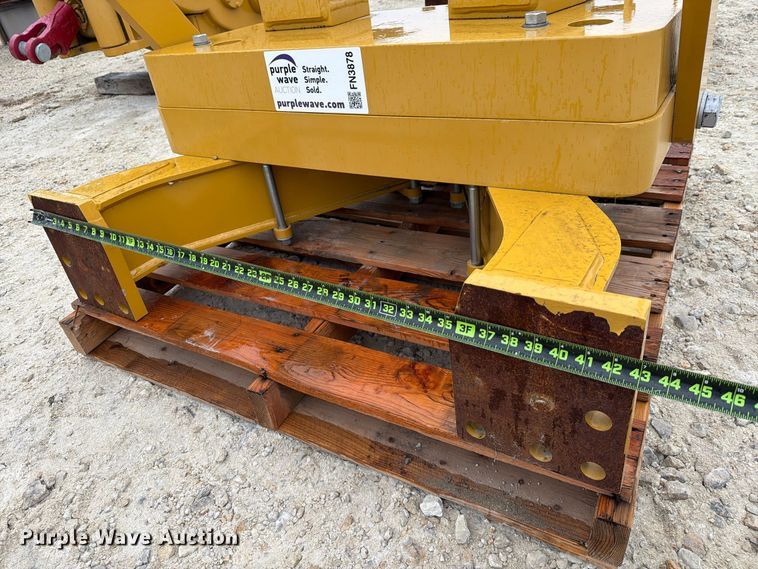 image for item FN3878 Caterpillar D6 dozer drawbar