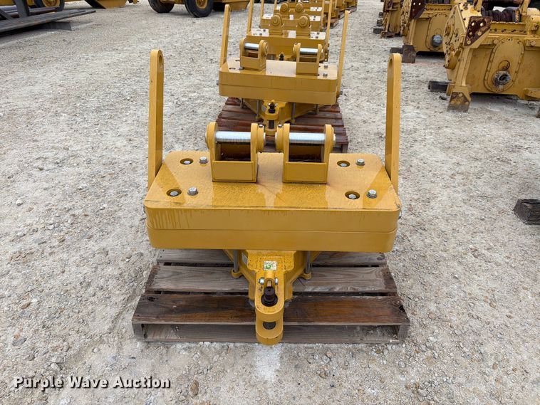 image for item FN3879 Caterpillar D6 dozer drawbar