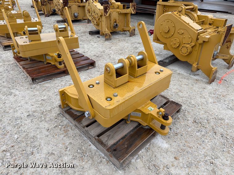 image for item FN3879 Caterpillar D6 dozer drawbar