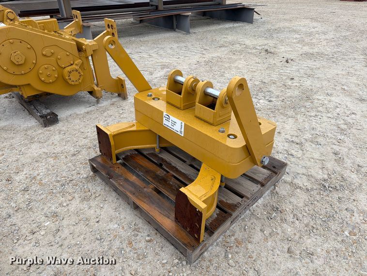 image for item FN3879 Caterpillar D6 dozer drawbar