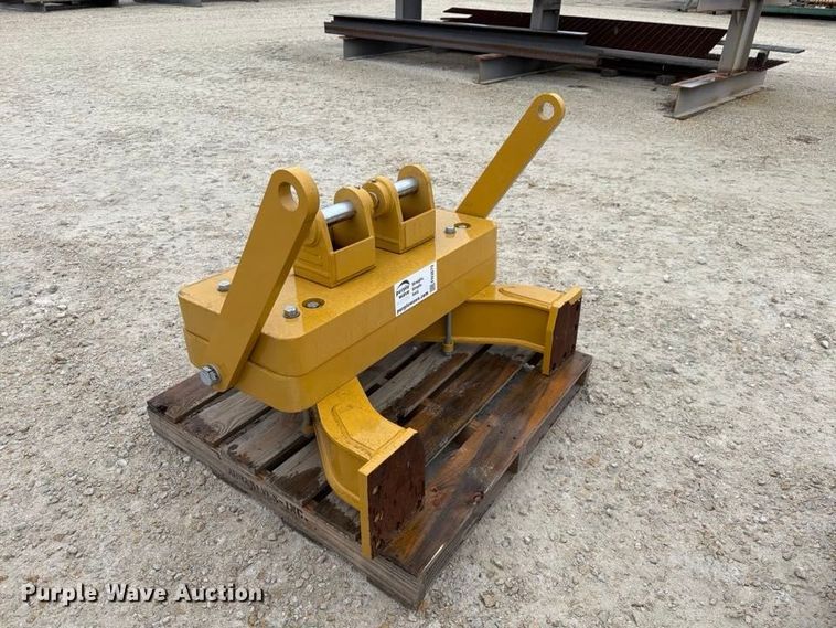 image for item FN3879 Caterpillar D6 dozer drawbar