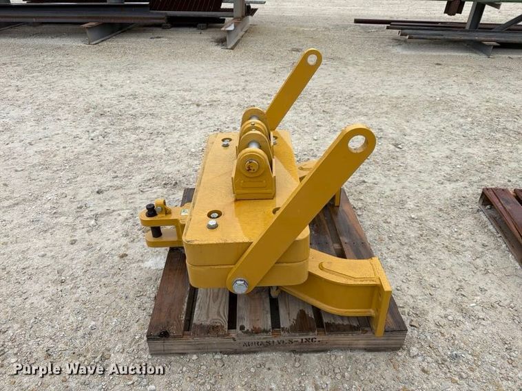 image for item FN3879 Caterpillar D6 dozer drawbar
