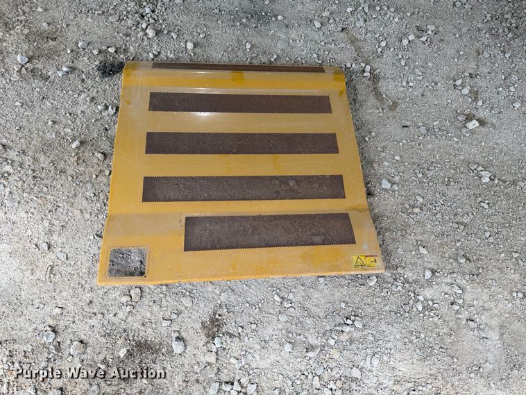 image for item FN3888 Caterpillar 330 excavator compartment doors