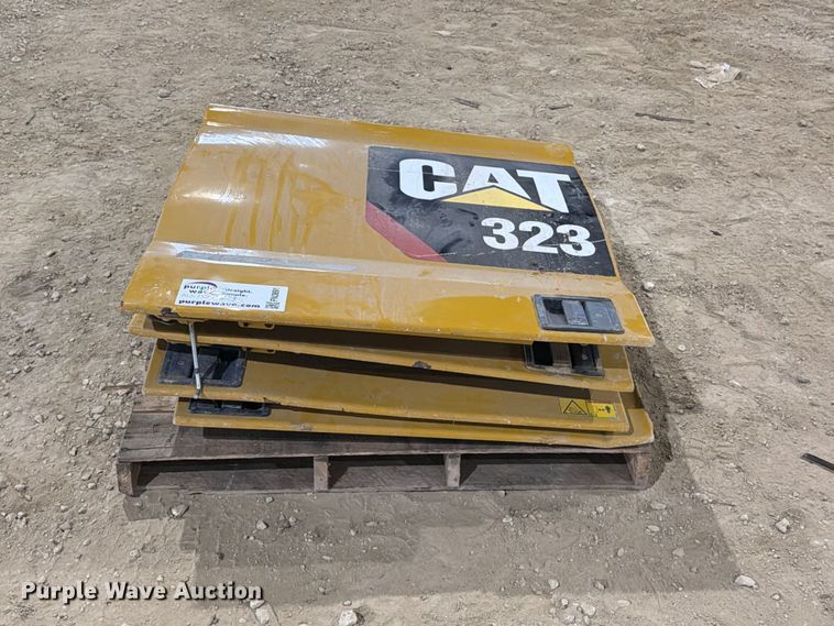 image for item FN3891 Caterpillar 323 excavator compartment doors