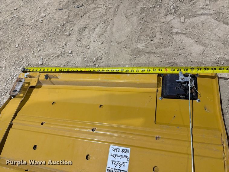 image for item FN3891 Caterpillar 323 excavator compartment doors