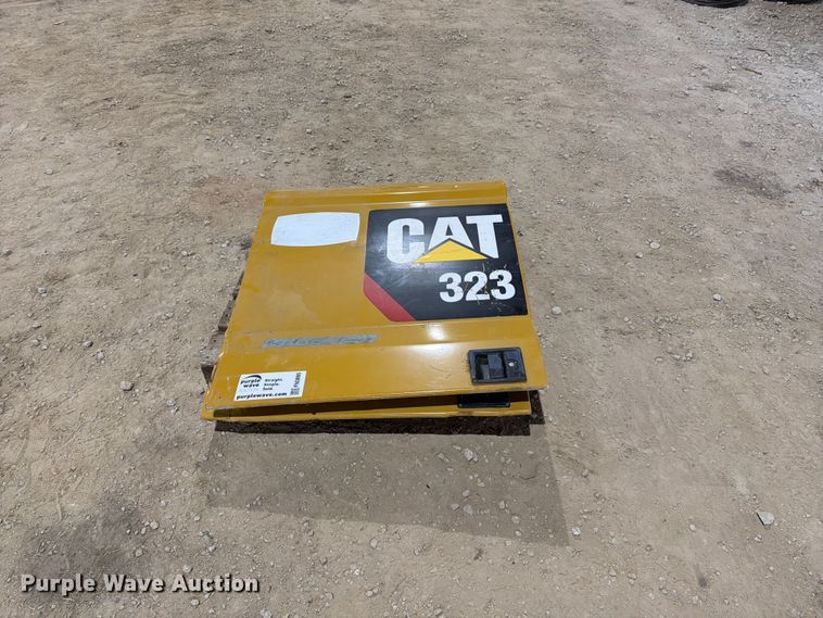 image for item FN3895 Caterpillar excavator compartment doors