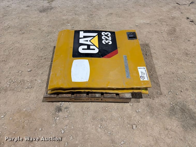 image for item FN3895 Caterpillar excavator compartment doors