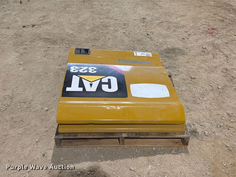 image for item FN3895 Caterpillar excavator compartment doors