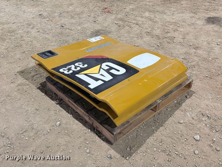 image for item FN3895 Caterpillar excavator compartment doors