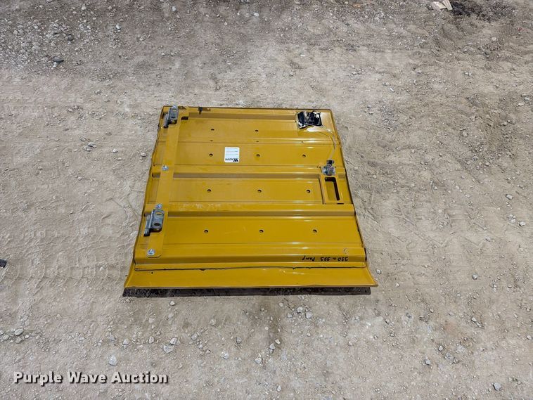 image for item FN3895 Caterpillar excavator compartment doors