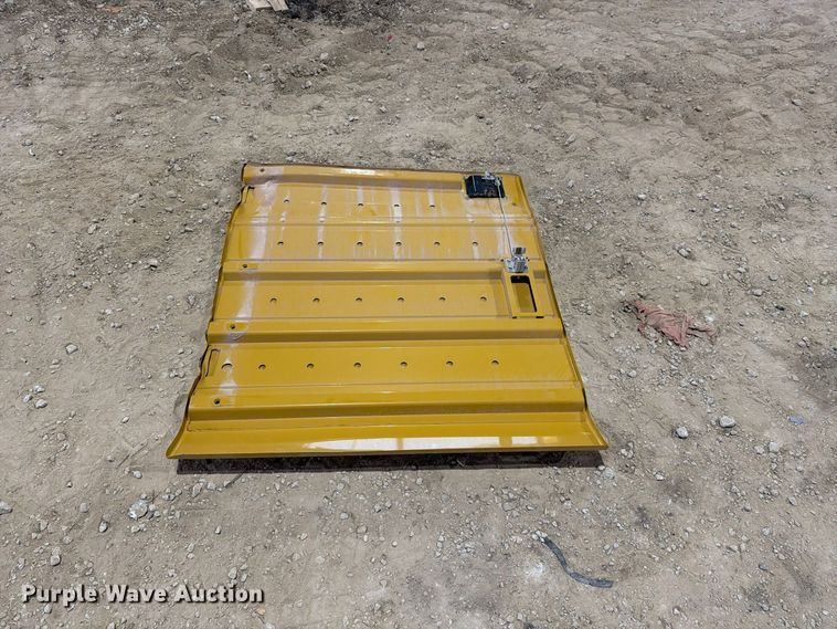 image for item FN3895 Caterpillar excavator compartment doors