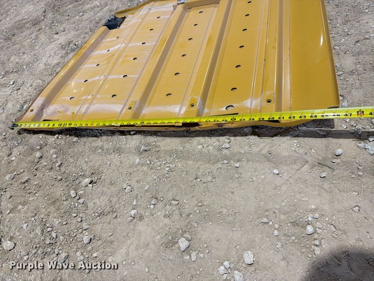 image for item FN3895 Caterpillar excavator compartment doors